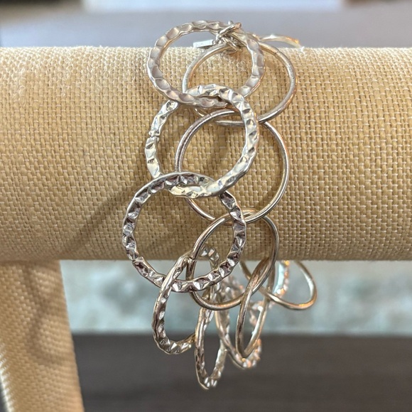 Daisy Fuentes Silver Circle Links Double Strand Bracelet Hammered Signed - Picture 1 of 5